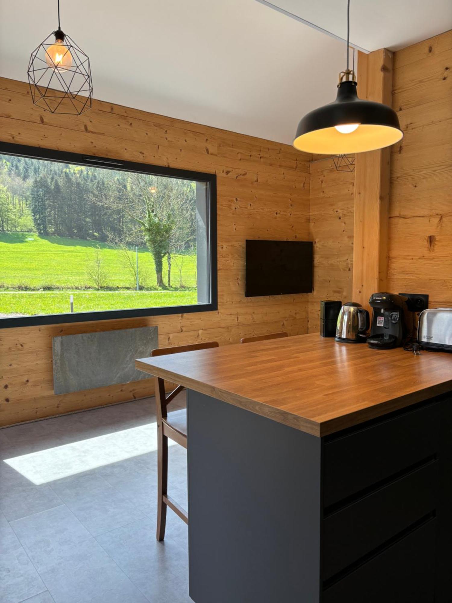 Chalet Les Perce Neige & Jacuzzi Privatif, Proximite Gerardmer & La Bresse *